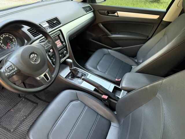 Серый Фольксваген Пассат, объемом двигателя 2.5 л и пробегом 250 тыс. км за 9700 $, фото 17 на Automoto.ua