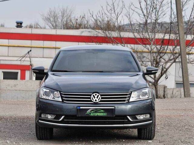 Серый Фольксваген Пассат, объемом двигателя 1.8 л и пробегом 186 тыс. км за 9490 $, фото 4 на Automoto.ua