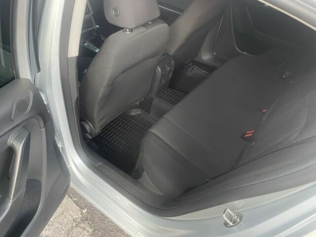 Серый Фольксваген Пассат, объемом двигателя 1.8 л и пробегом 174 тыс. км за 10500 $, фото 2 на Automoto.ua