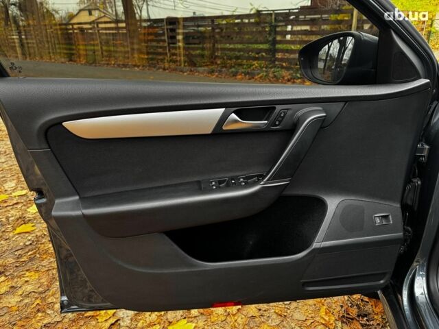 Серый Фольксваген Пассат, объемом двигателя 1.8 л и пробегом 174 тыс. км за 7990 $, фото 10 на Automoto.ua