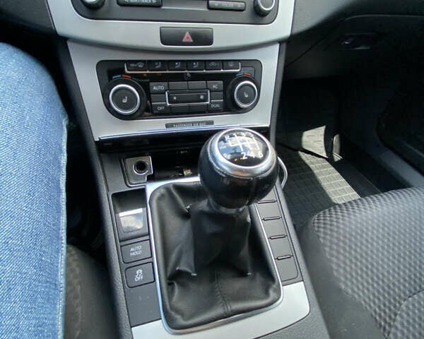 Сірий Фольксваген Пассат, об'ємом двигуна 1.8 л та пробігом 226 тис. км за 9150 $, фото 16 на Automoto.ua