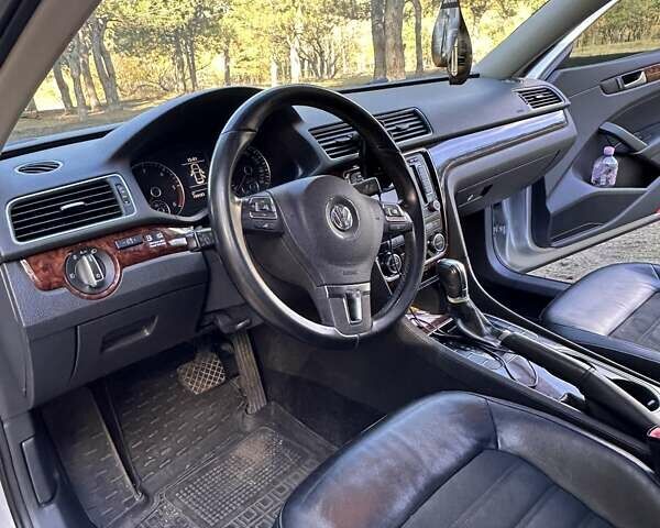 Серый Фольксваген Пассат, объемом двигателя 1.97 л и пробегом 194 тыс. км за 13200 $, фото 4 на Automoto.ua