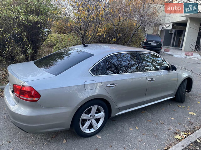 Сірий Фольксваген Пассат, об'ємом двигуна 2.48 л та пробігом 226 тис. км за 11000 $, фото 4 на Automoto.ua