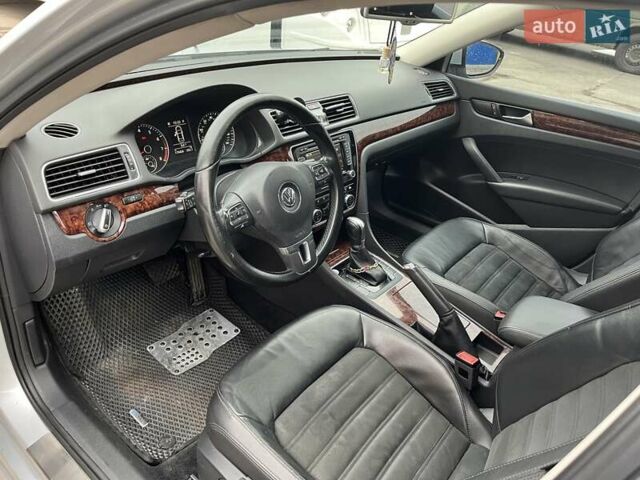Серый Фольксваген Пассат, объемом двигателя 2.5 л и пробегом 180 тыс. км за 12000 $, фото 14 на Automoto.ua