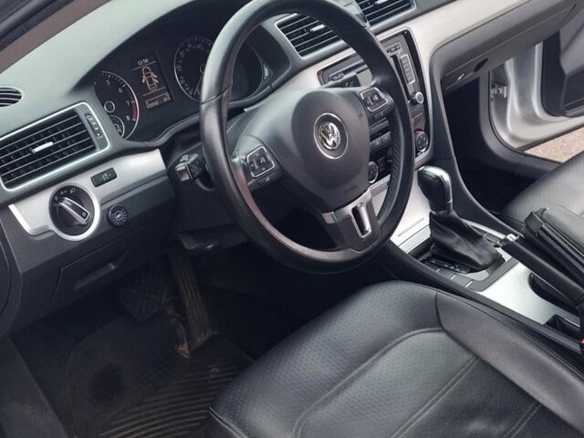 Серый Фольксваген Пассат, объемом двигателя 2.5 л и пробегом 196 тыс. км за 10500 $, фото 2 на Automoto.ua