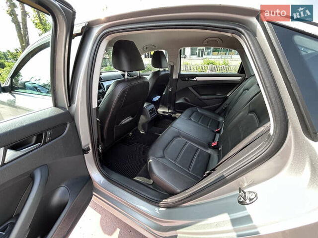 Серый Фольксваген Пассат, объемом двигателя 2.5 л и пробегом 266 тыс. км за 9500 $, фото 12 на Automoto.ua