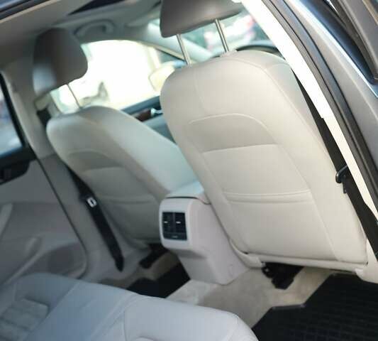 Серый Фольксваген Пассат, объемом двигателя 2.5 л и пробегом 140 тыс. км за 9900 $, фото 31 на Automoto.ua