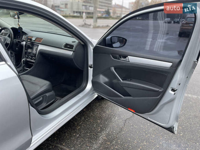 Серый Фольксваген Пассат, объемом двигателя 2.48 л и пробегом 230 тыс. км за 8900 $, фото 8 на Automoto.ua