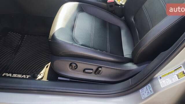 Серый Фольксваген Пассат, объемом двигателя 2.5 л и пробегом 251 тыс. км за 10999 $, фото 17 на Automoto.ua