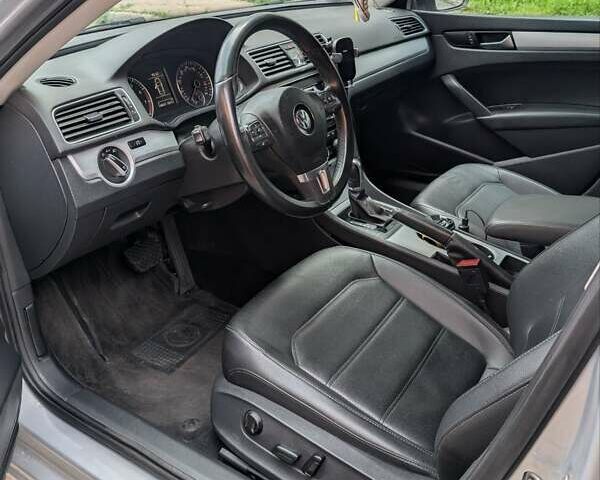 Серый Фольксваген Пассат, объемом двигателя 2.5 л и пробегом 238 тыс. км за 9800 $, фото 29 на Automoto.ua