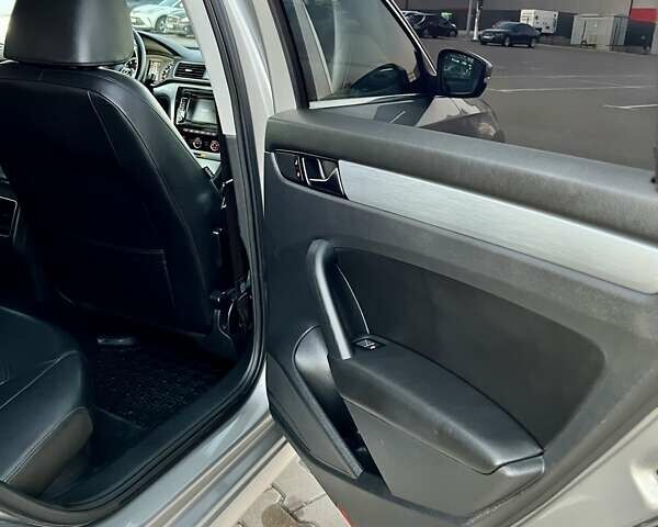 Серый Фольксваген Пассат, объемом двигателя 2.48 л и пробегом 215 тыс. км за 9950 $, фото 18 на Automoto.ua