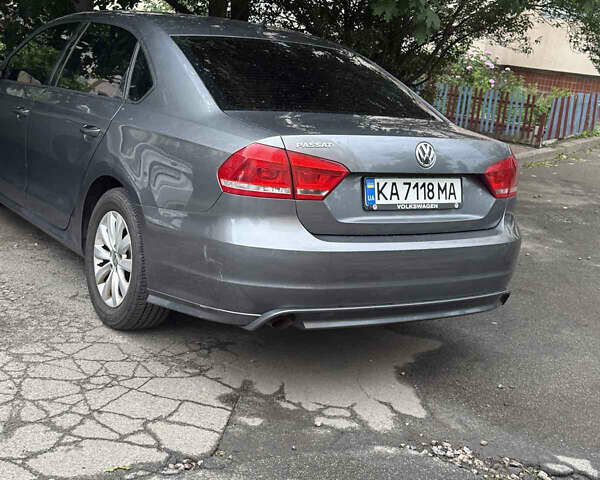 Сірий Фольксваген Пассат, об'ємом двигуна 2.5 л та пробігом 227 тис. км за 10800 $, фото 7 на Automoto.ua