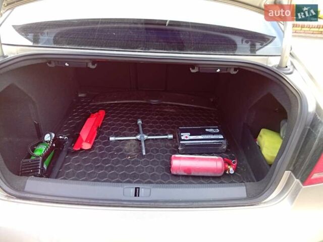 Серый Фольксваген Пассат, объемом двигателя 1.8 л и пробегом 164 тыс. км за 9500 $, фото 10 на Automoto.ua