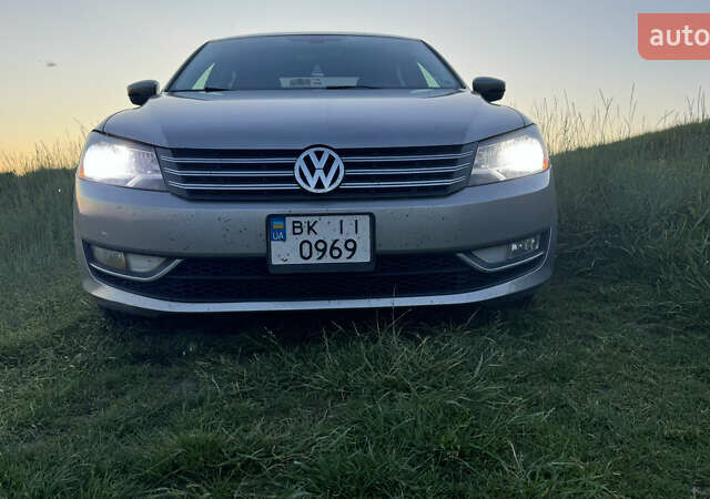 Сірий Фольксваген Пассат, об'ємом двигуна 2.5 л та пробігом 201 тис. км за 12500 $, фото 2 на Automoto.ua