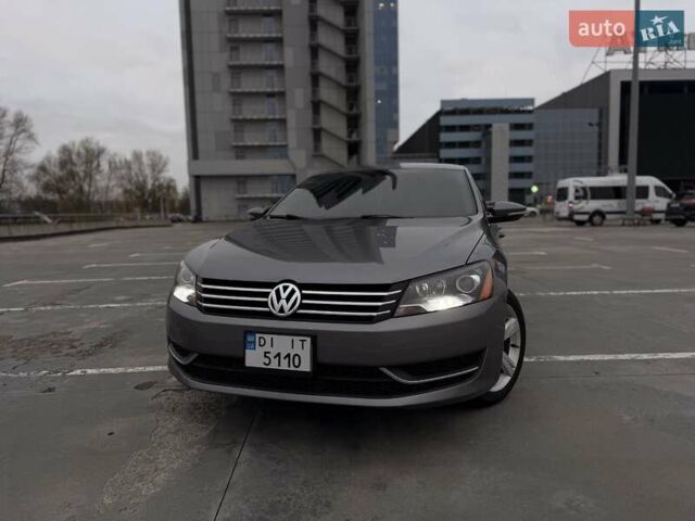 Серый Фольксваген Пассат, объемом двигателя 2.5 л и пробегом 280 тыс. км за 10300 $, фото 14 на Automoto.ua