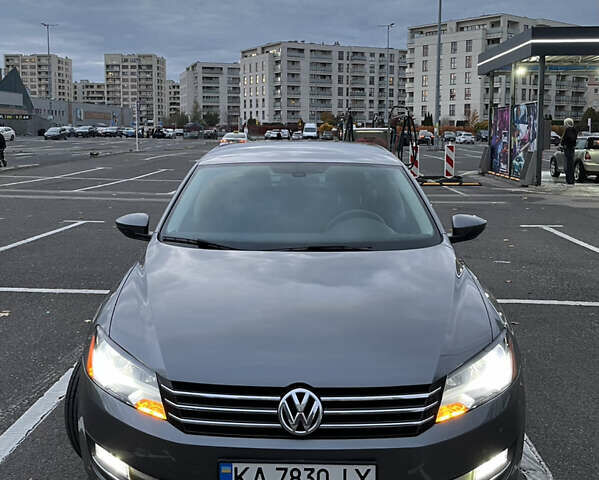 Сірий Фольксваген Пассат, об'ємом двигуна 2.5 л та пробігом 214 тис. км за 9500 $, фото 1 на Automoto.ua