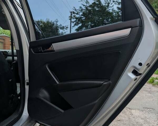 Серый Фольксваген Пассат, объемом двигателя 2.5 л и пробегом 238 тыс. км за 9800 $, фото 32 на Automoto.ua