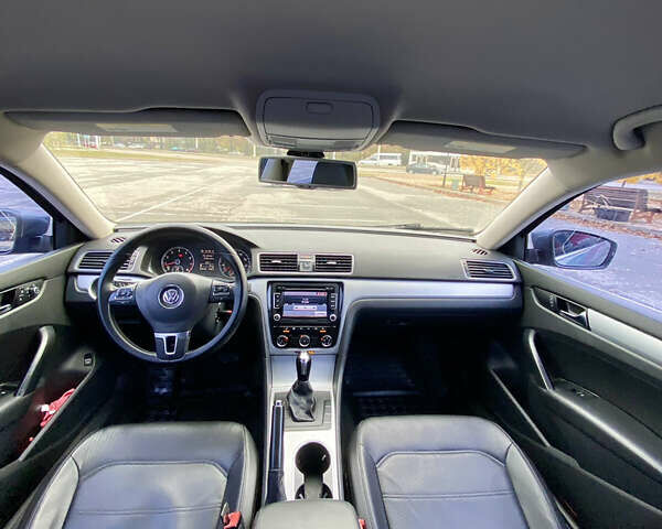 Фольксваген Пассат 2012 в Запорожье на Automoto.ua Серый Фольксваген Пассат, объемом двигателя 2.48 л и пробегом 228 тыс. км за 9900 $, фото 9 на Automoto.ua