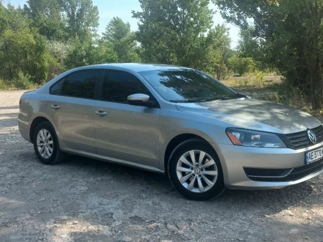 Фольксваген Пассат 2012 у Кривому Розі на Automoto.ua Сірий Фольксваген Пассат, об'ємом двигуна 2.5 л та пробігом 190 тис. км за 11693 $, фото 2 на Automoto.ua