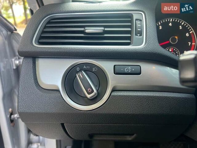 Фольксваген Пассат 2012 у Києві на Automoto.ua Сірий Фольксваген Пассат, об'ємом двигуна 2.5 л та пробігом 331 тис. км за 8290 $, фото 10 на Automoto.ua