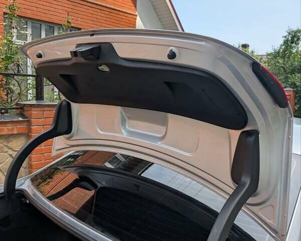 Серый Фольксваген Пассат, объемом двигателя 2.5 л и пробегом 238 тыс. км за 9800 $, фото 21 на Automoto.ua