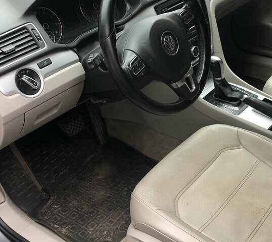 Серый Фольксваген Пассат, объемом двигателя 2.5 л и пробегом 260 тыс. км за 10200 $, фото 10 на Automoto.ua