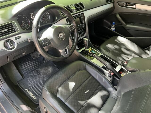 Сірий Фольксваген Пассат, об'ємом двигуна 2.5 л та пробігом 245 тис. км за 10000 $, фото 7 на Automoto.ua