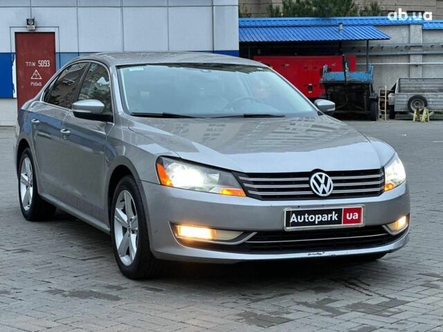 Серый Фольксваген Пассат, объемом двигателя 2.5 л и пробегом 156 тыс. км за 10990 $, фото 2 на Automoto.ua