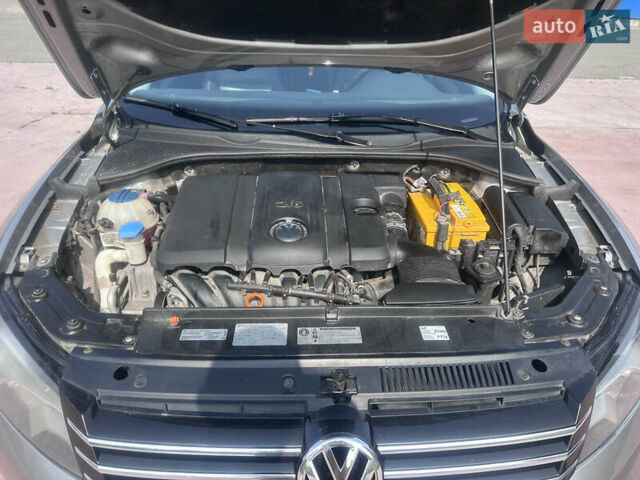 Серый Фольксваген Пассат, объемом двигателя 2.5 л и пробегом 266 тыс. км за 9500 $, фото 18 на Automoto.ua