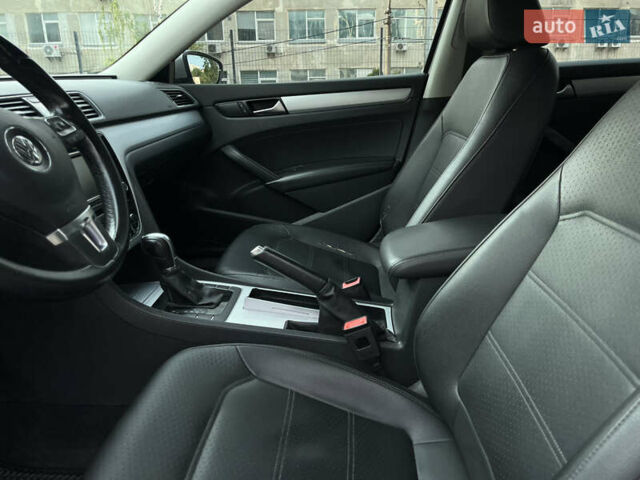 Серый Фольксваген Пассат, объемом двигателя 2.48 л и пробегом 249 тыс. км за 9000 $, фото 13 на Automoto.ua