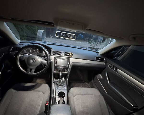 Серый Фольксваген Пассат, объемом двигателя 2.48 л и пробегом 300 тыс. км за 9300 $, фото 6 на Automoto.ua