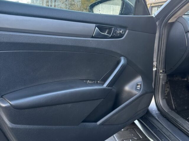 Серый Фольксваген Пассат, объемом двигателя 2.5 л и пробегом 180 тыс. км за 8700 $, фото 5 на Automoto.ua