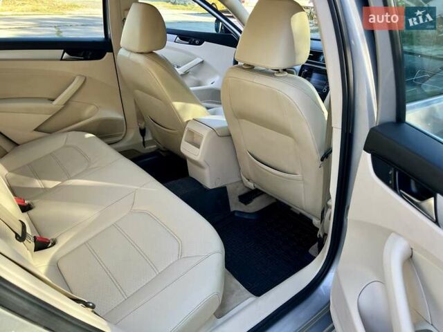 Серый Фольксваген Пассат, объемом двигателя 2.48 л и пробегом 220 тыс. км за 9800 $, фото 15 на Automoto.ua