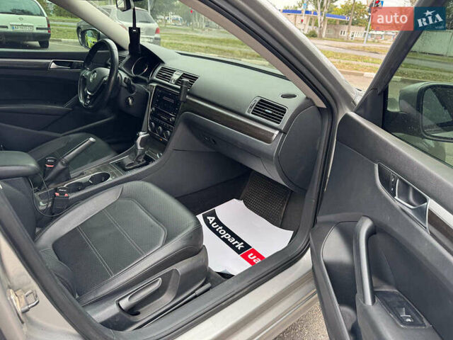 Сірий Фольксваген Пассат, об'ємом двигуна 2.5 л та пробігом 253 тис. км за 10490 $, фото 28 на Automoto.ua