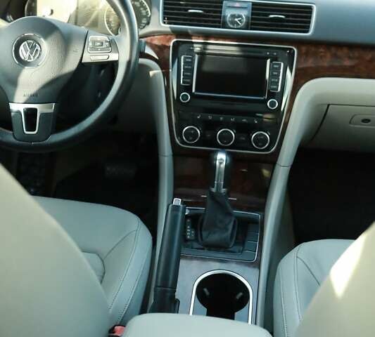 Серый Фольксваген Пассат, объемом двигателя 2.5 л и пробегом 140 тыс. км за 9900 $, фото 44 на Automoto.ua