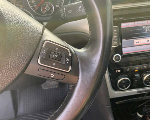 Серый Фольксваген Пассат, объемом двигателя 2.5 л и пробегом 228 тыс. км за 11099 $, фото 5 на Automoto.ua