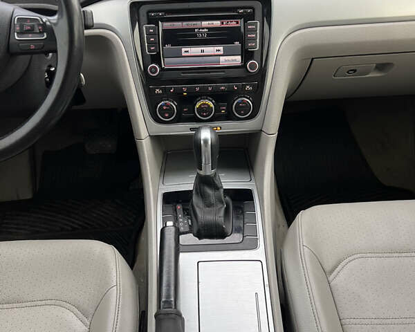 Серый Фольксваген Пассат, объемом двигателя 2.48 л и пробегом 178 тыс. км за 8950 $, фото 19 на Automoto.ua