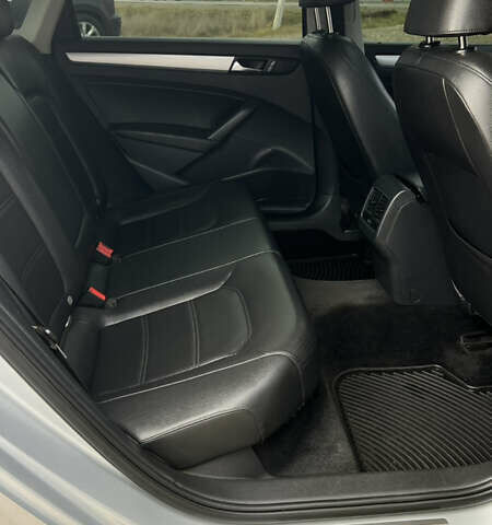 Серый Фольксваген Пассат, объемом двигателя 2.5 л и пробегом 271 тыс. км за 9500 $, фото 18 на Automoto.ua