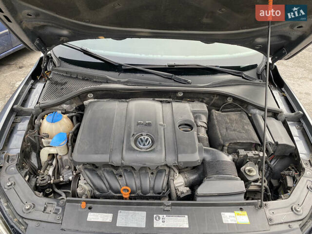 Фольксваген Пассат 2012 в Запорожье на Automoto.ua Серый Фольксваген Пассат, объемом двигателя 2.48 л и пробегом 228 тыс. км за 9900 $, фото 7 на Automoto.ua