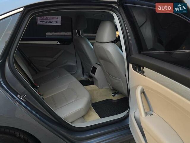 Серый Фольксваген Пассат, объемом двигателя 2.5 л и пробегом 241 тыс. км за 7450 $, фото 31 на Automoto.ua