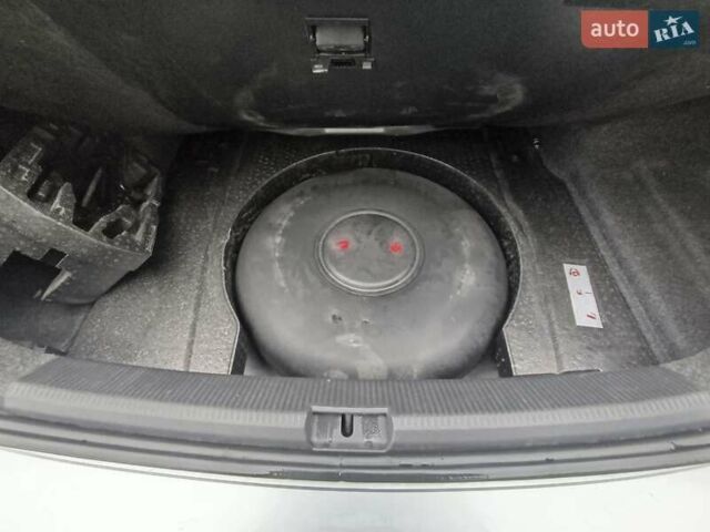 Серый Фольксваген Пассат, объемом двигателя 2.5 л и пробегом 265 тыс. км за 9850 $, фото 7 на Automoto.ua