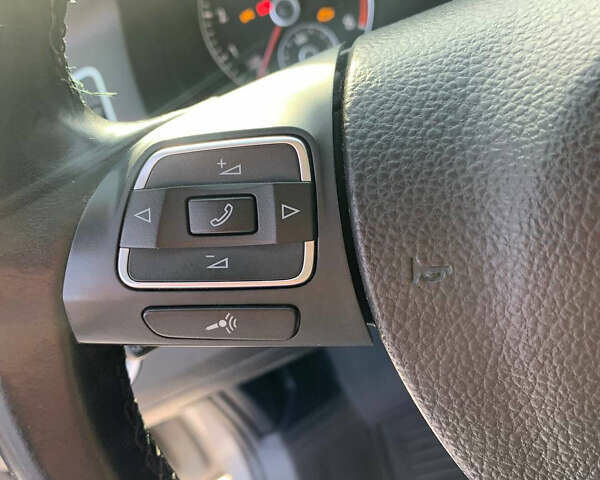 Серый Фольксваген Пассат, объемом двигателя 2.5 л и пробегом 228 тыс. км за 11099 $, фото 4 на Automoto.ua