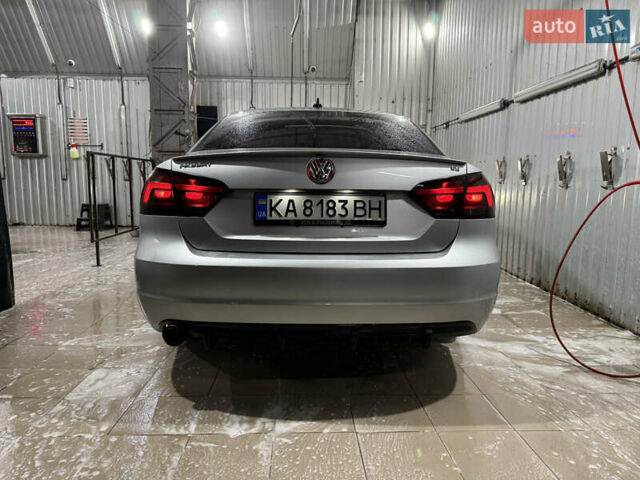 Серый Фольксваген Пассат, объемом двигателя 2.5 л и пробегом 178 тыс. км за 11200 $, фото 4 на Automoto.ua