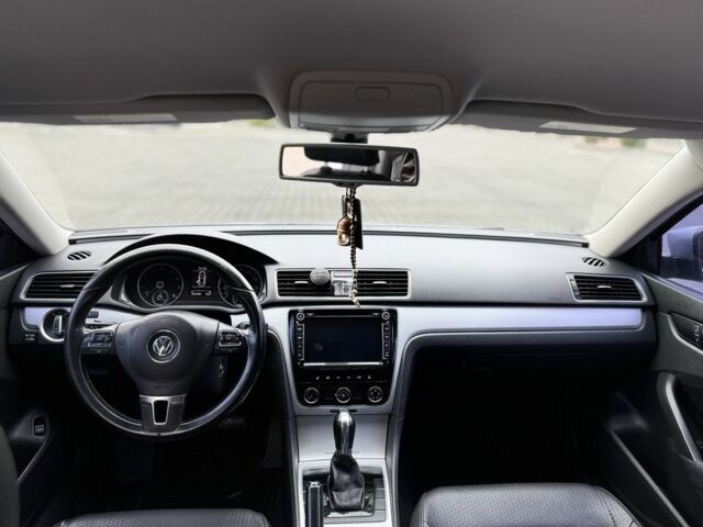 Серый Фольксваген Пассат, объемом двигателя 2.5 л и пробегом 269 тыс. км за 10000 $, фото 5 на Automoto.ua