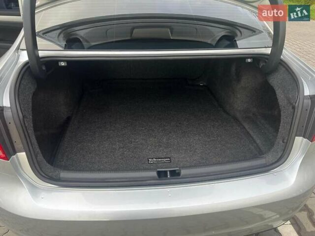 Серый Фольксваген Пассат, объемом двигателя 2.5 л и пробегом 294 тыс. км за 10200 $, фото 1 на Automoto.ua