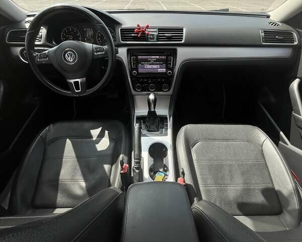 Серый Фольксваген Пассат, объемом двигателя 2.5 л и пробегом 186 тыс. км за 11200 $, фото 26 на Automoto.ua