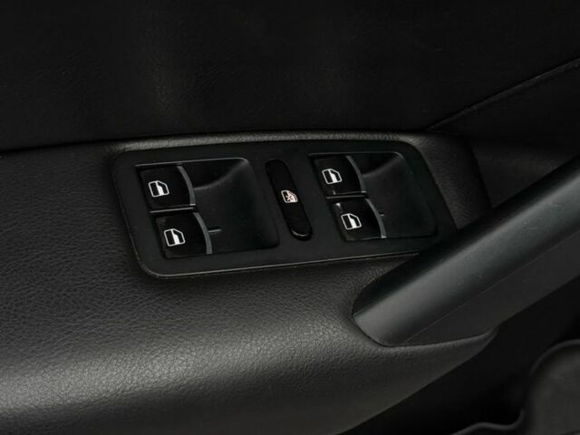 Серый Фольксваген Пассат, объемом двигателя 2.5 л и пробегом 245 тыс. км за 10600 $, фото 7 на Automoto.ua