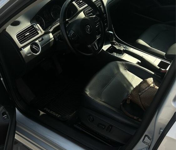 Серый Фольксваген Пассат, объемом двигателя 2.5 л и пробегом 271 тыс. км за 9600 $, фото 4 на Automoto.ua