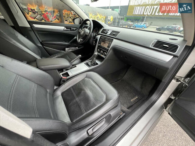 Сірий Фольксваген Пассат, об'ємом двигуна 2.48 л та пробігом 290 тис. км за 9300 $, фото 19 на Automoto.ua