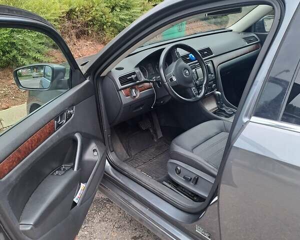 Серый Фольксваген Пассат, объемом двигателя 2.5 л и пробегом 316 тыс. км за 9900 $, фото 5 на Automoto.ua